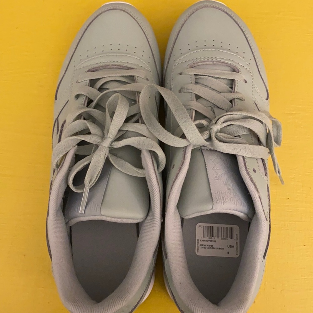 NWT Reebok Women's Classic Leather Sneaker, sea Spray/White, 9 M US